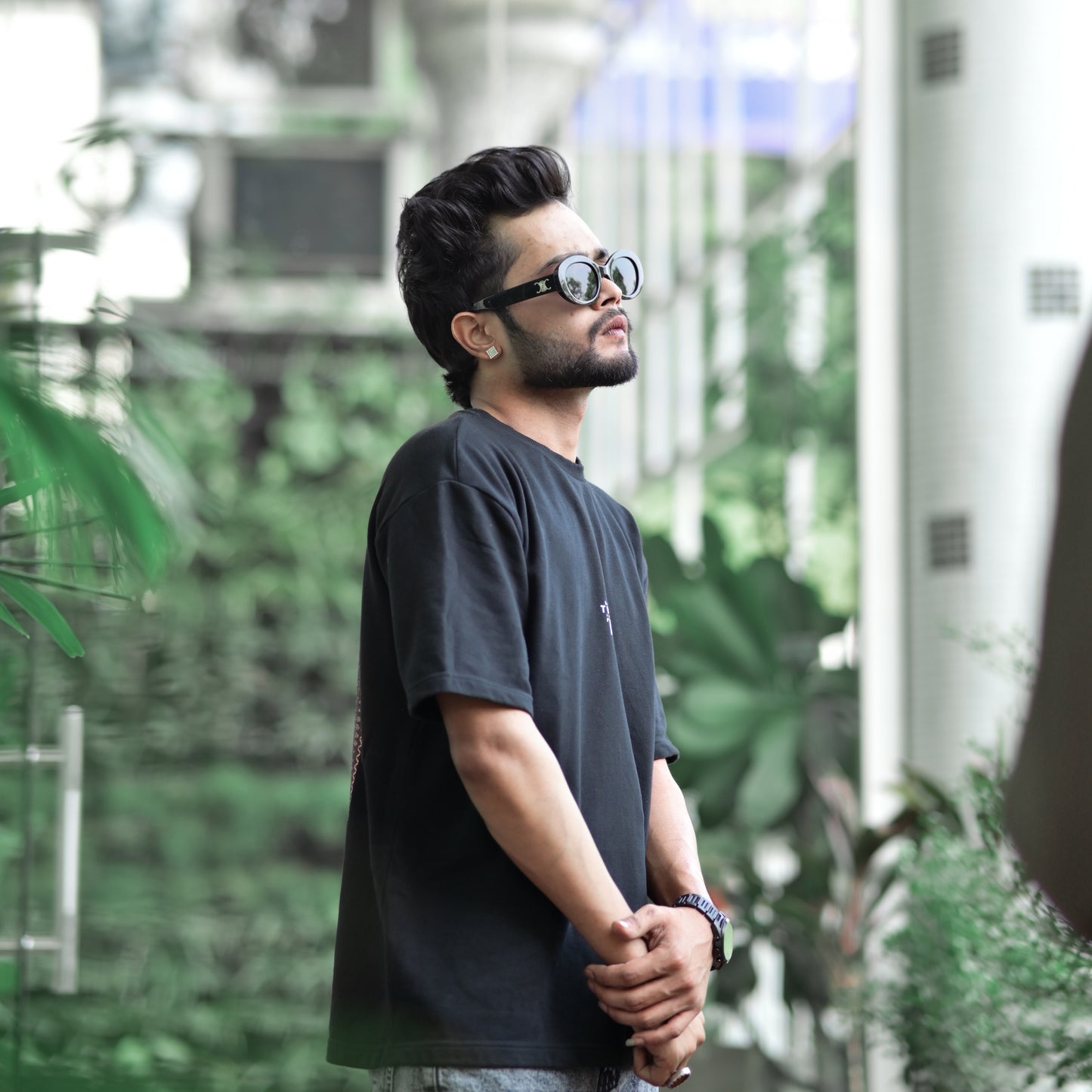 "Echoes of the East – Arbian Rug Oversized"T-shirt