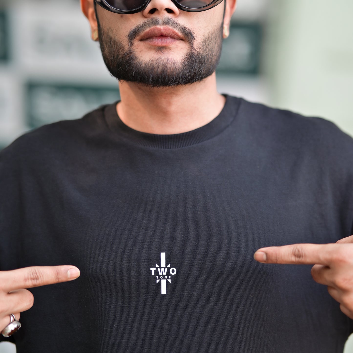 "Echoes of the East – Arbian Rug Oversized"T-shirt
